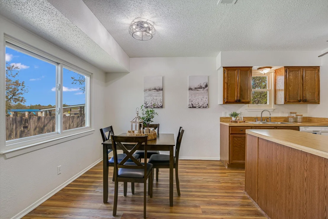 Photo of 606 Splitrock ST