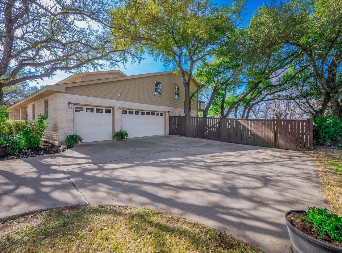 Photo of 302 S Ridge CIR