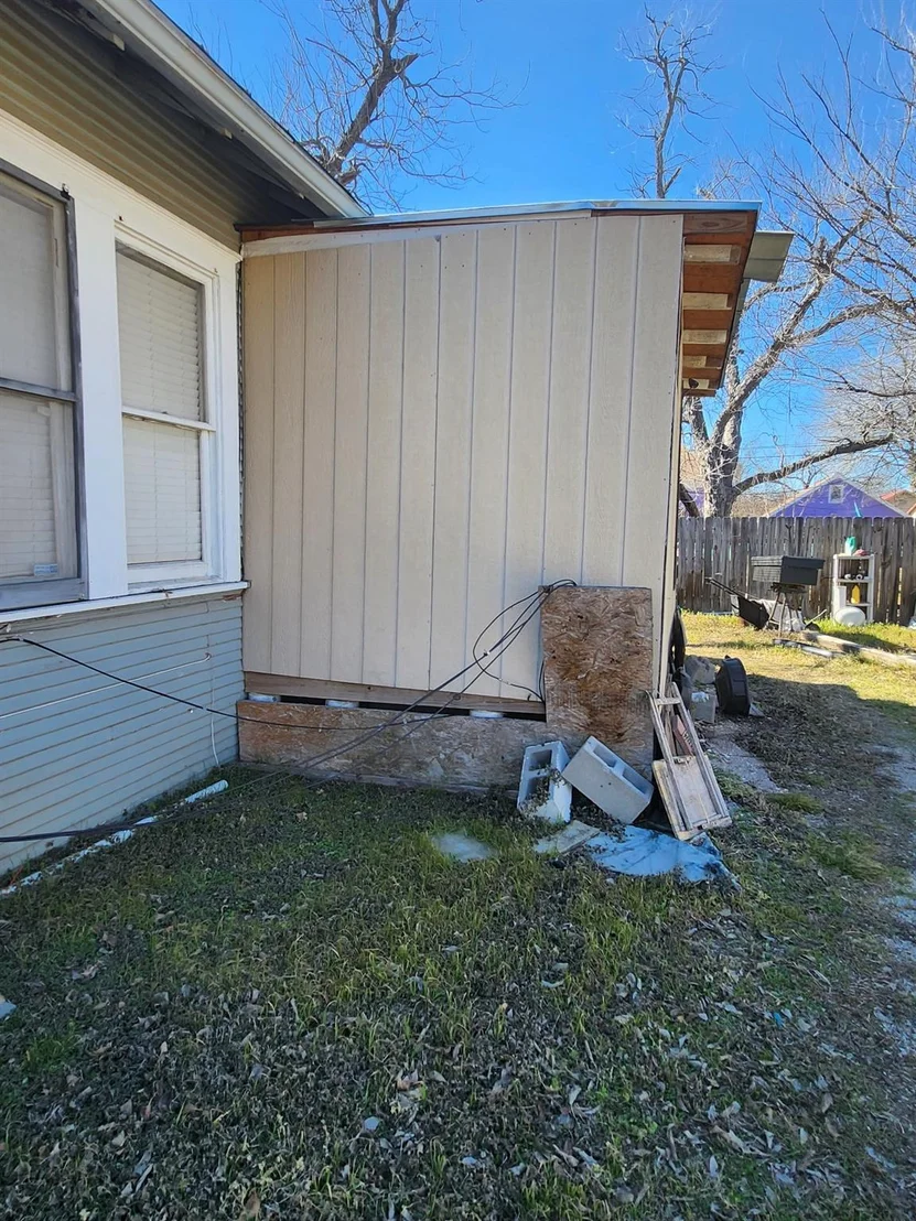 Photo of 502 W 4th ST