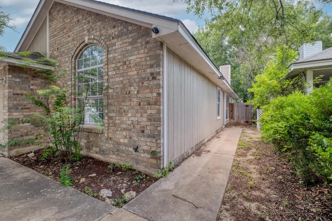 Photo of 2155 Redwing WAY