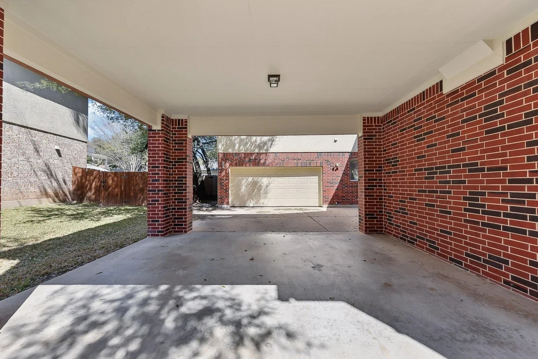 Photo of 3998 Lord Byron CIR