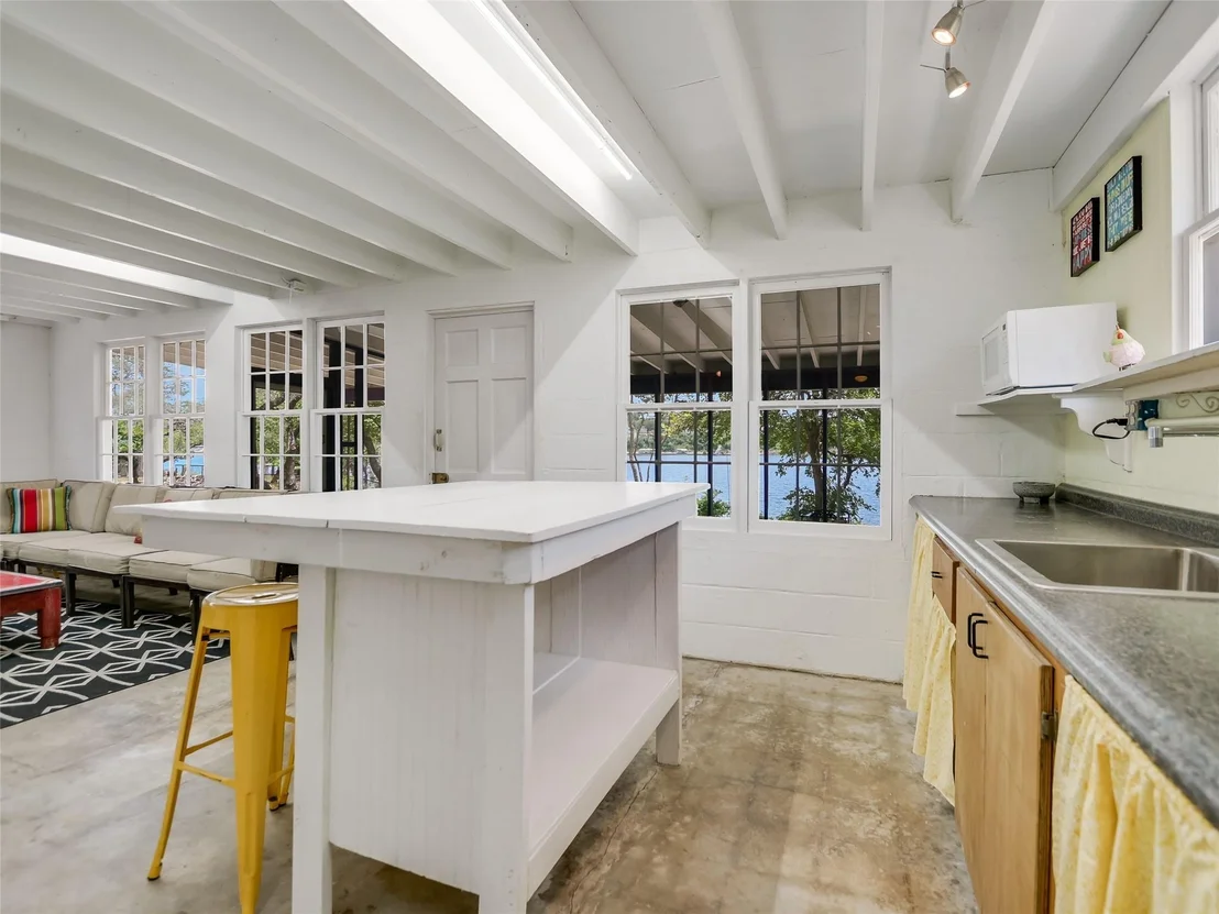 Photo of 16809 Hurst Creek CIR