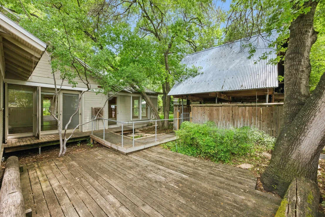 Photo of 1611 Alameda DR