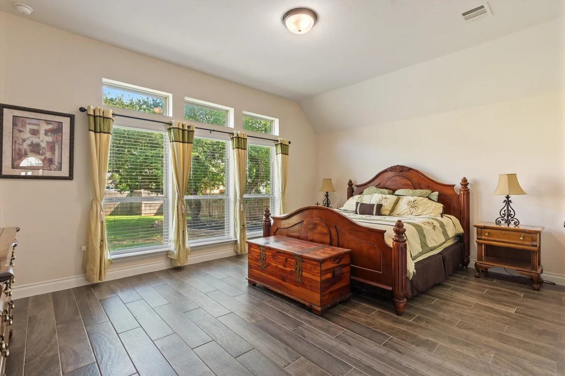 Photo of 813 Cedar Lake BLVD