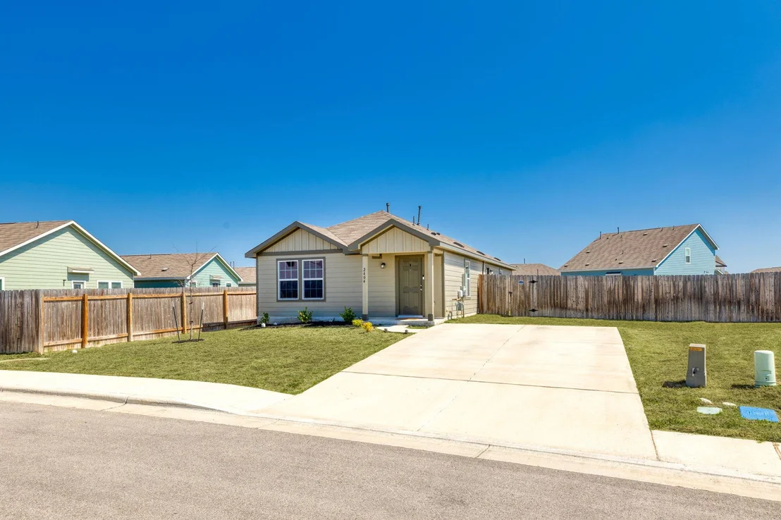 Photo of 2404 Windrow LN