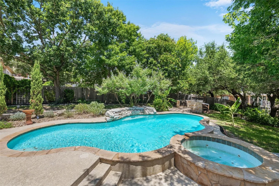 Photo of 161 Littleton DR
