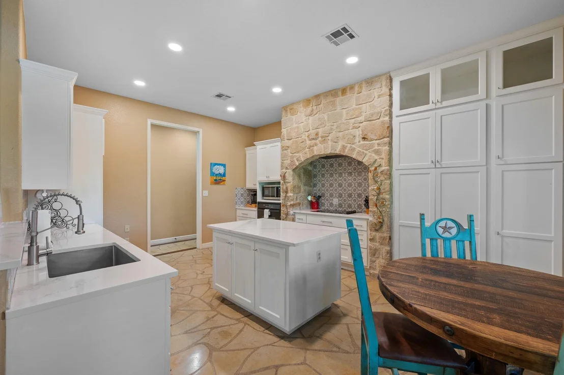 Photo of 302 Guadalupe River DR
