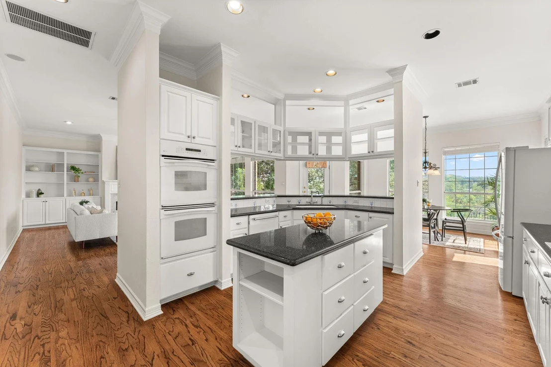 Photo of 2717 Bartons Bluff LN