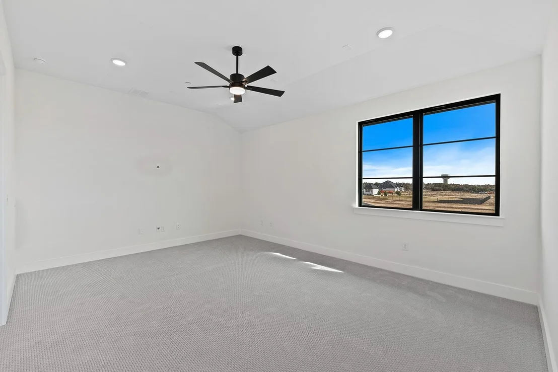 Photo of 2429 Lineage LN