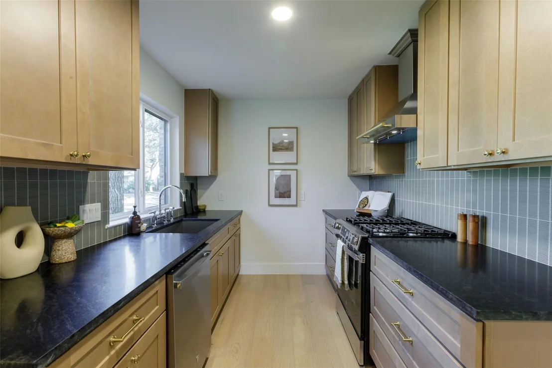 Photo of 4011 Austin Woods DR