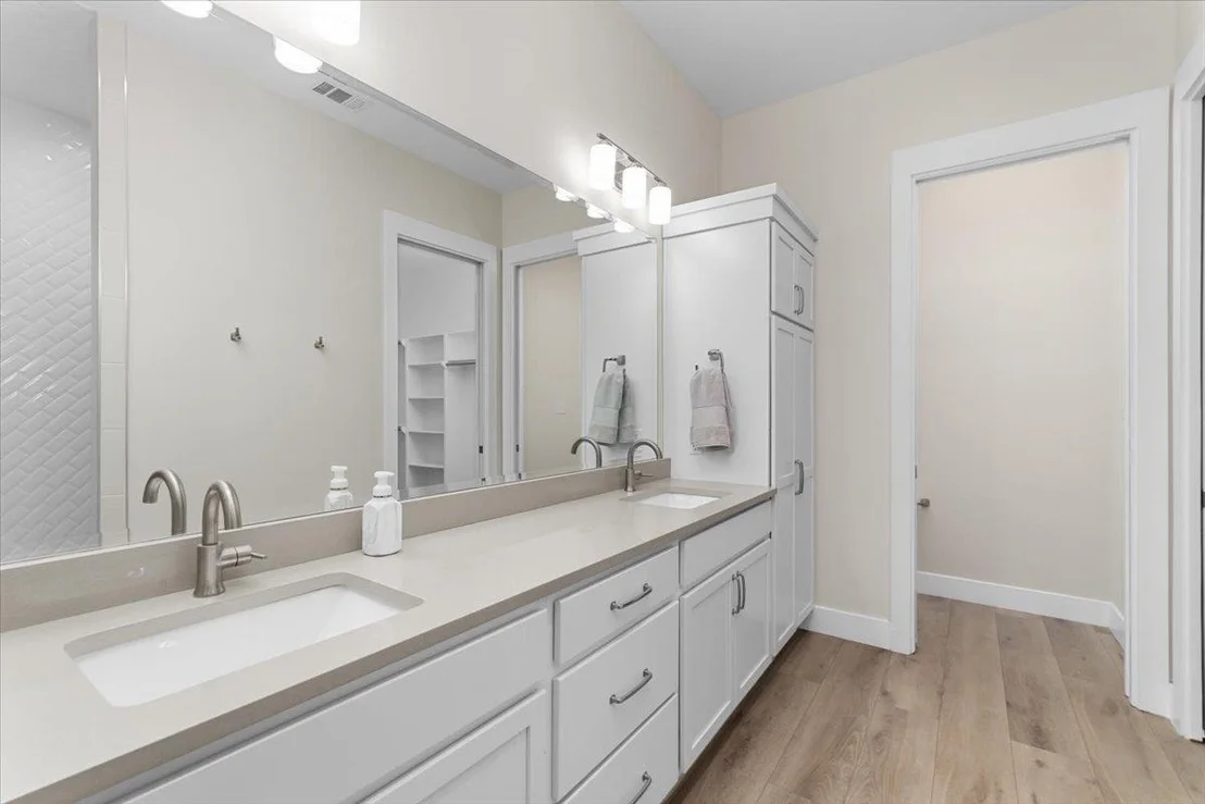 Photo of 3008 Legend Oaks BLVD