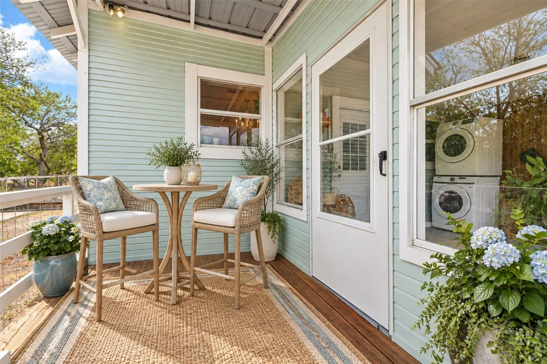 Photo of 372 Old Lockhart RD