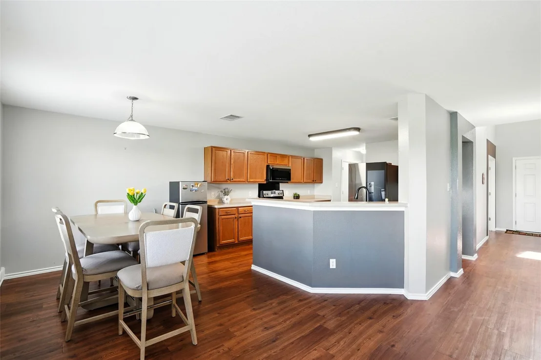 Photo of 221 Herrera TRL