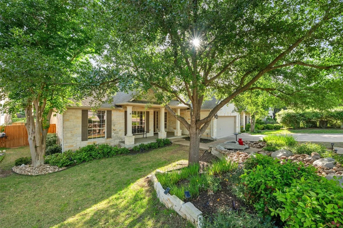 Photo of 240 Bolton DR