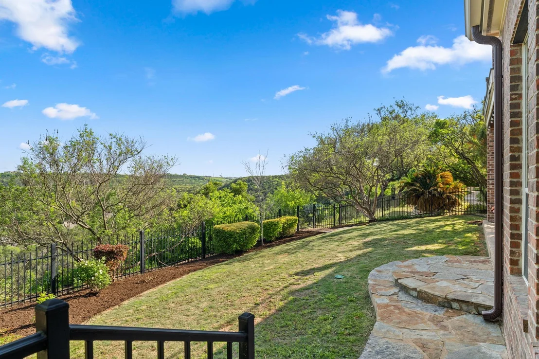Photo of 2717 Bartons Bluff LN
