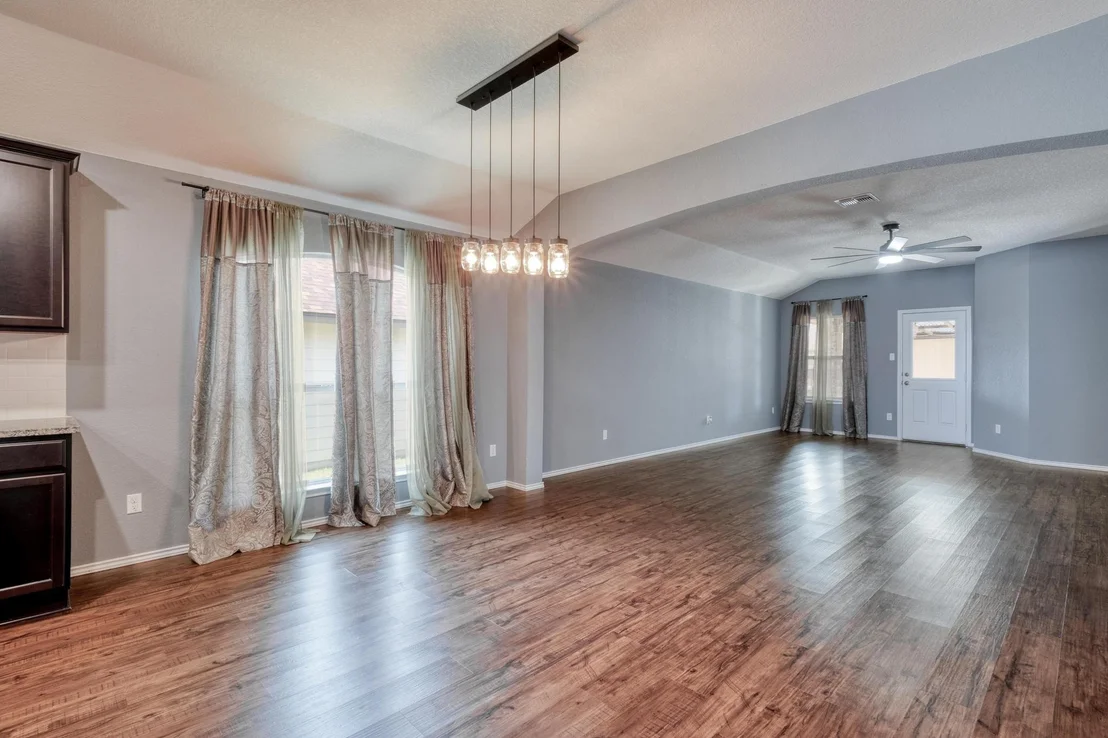 Photo of 125 Lillian DR