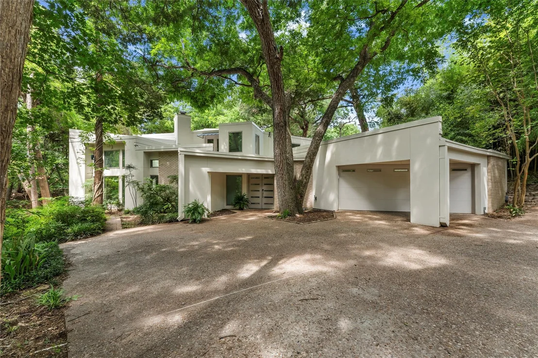 Photo of 3001 White Oak DR