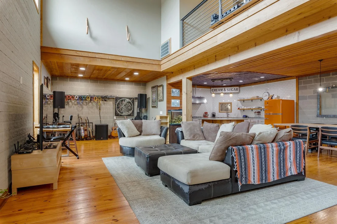 Photo of 10104 Vassar RD
