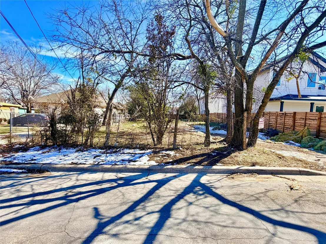 Photo of 7407 Carver Ave