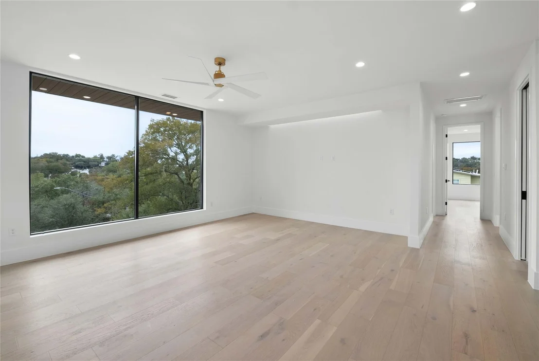 Photo of 2401 Oakhaven CIR