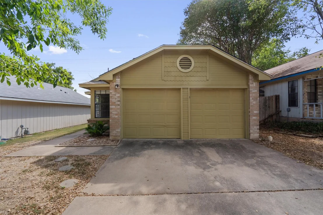 Photo of 1809 Heatherglen LN