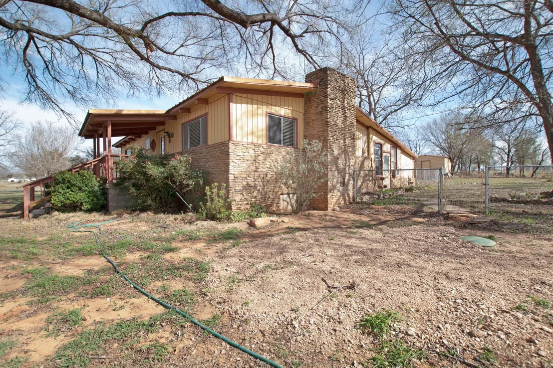 Photo of 502 N River Oaks DR