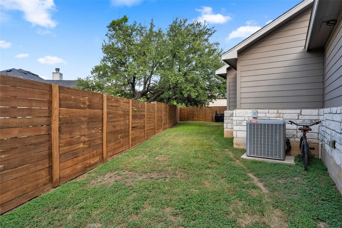 Photo of 102 Fox CIR