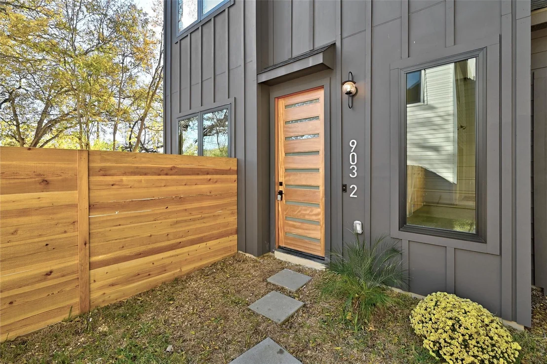 Photo of Unit 2 at 903 Redd ST