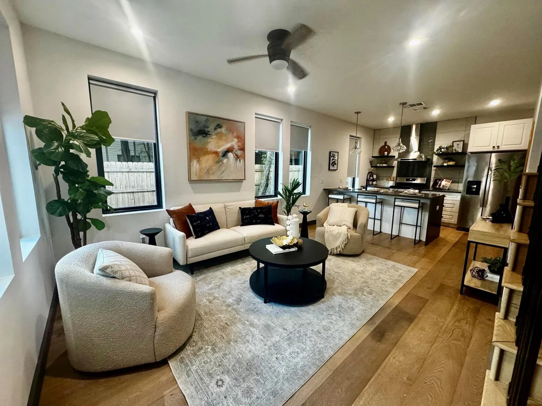 Photo of Unit 2 at 5307 Harmon Ave