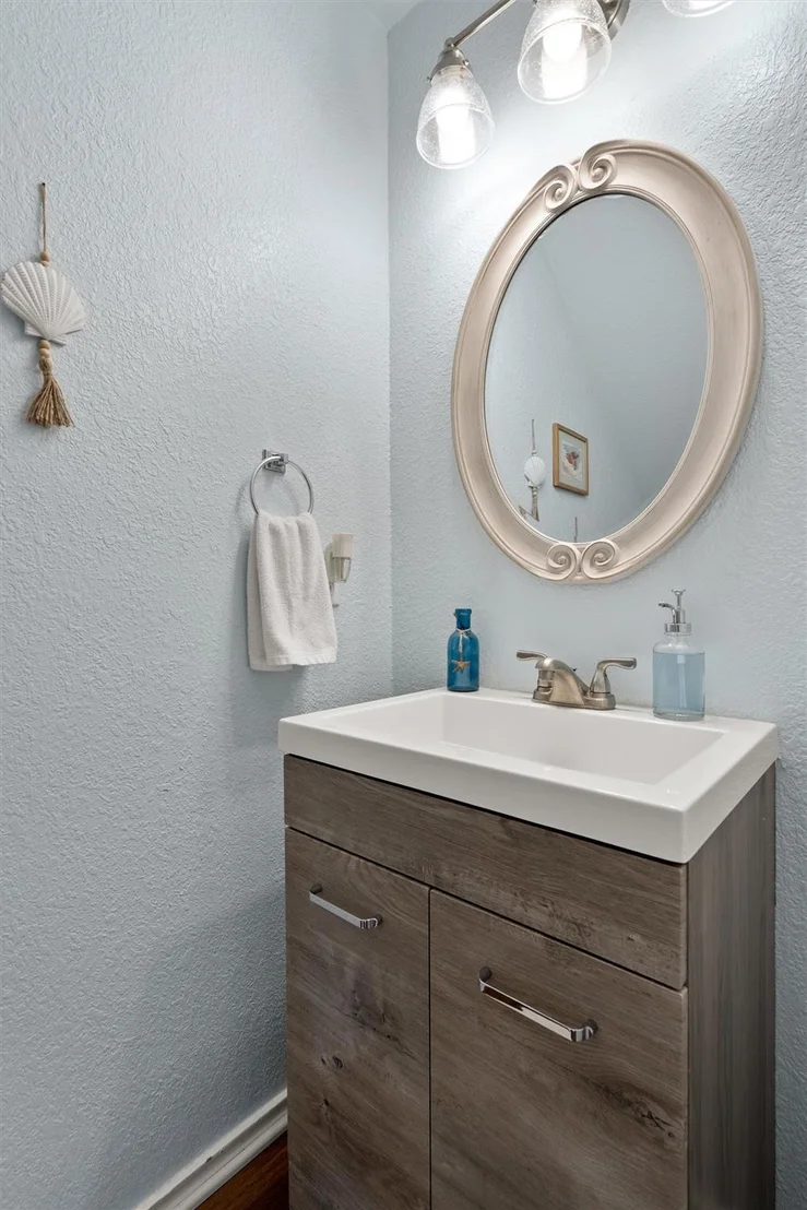 Photo of 1308 Honeysuckle LN