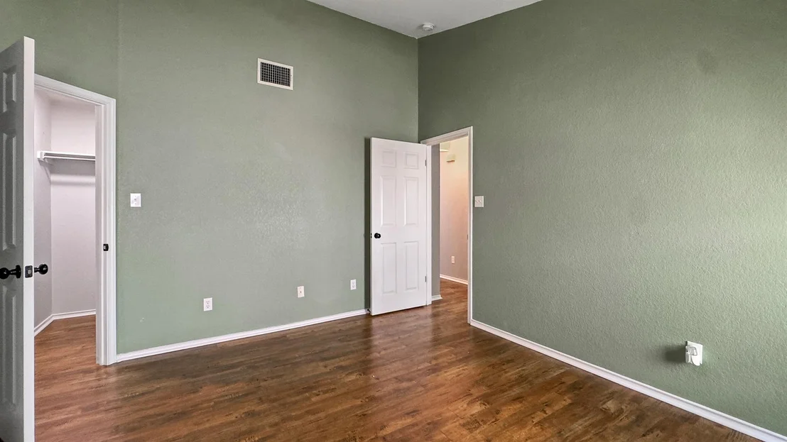Photo of 9000 Anna ST