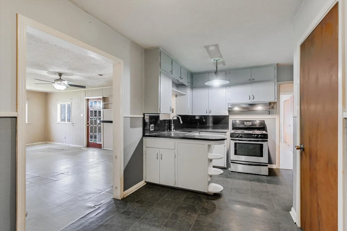 Photo of 7515 Grover Ave