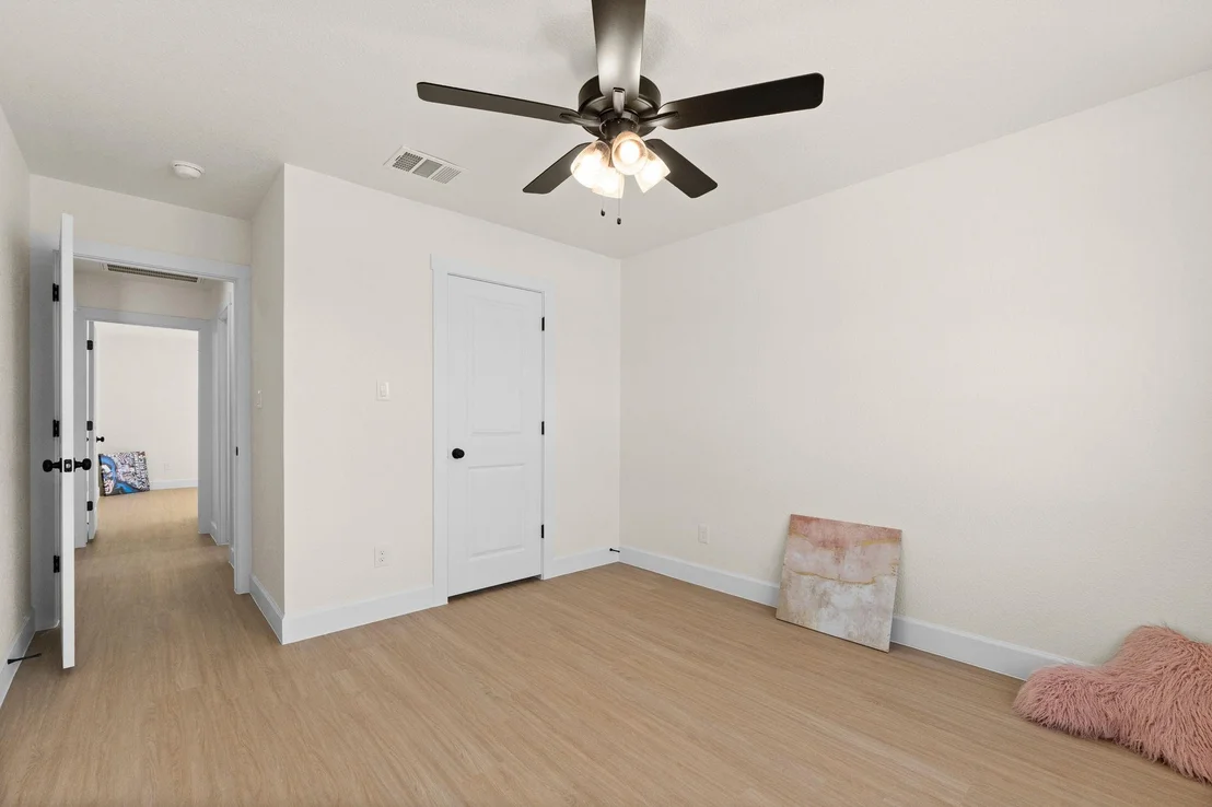 Photo of 2115 Blackhawk LOOP