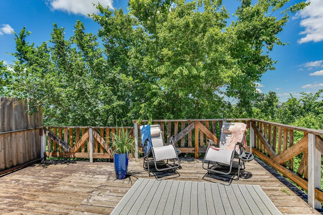 Photo of 131 High Gabriel DR