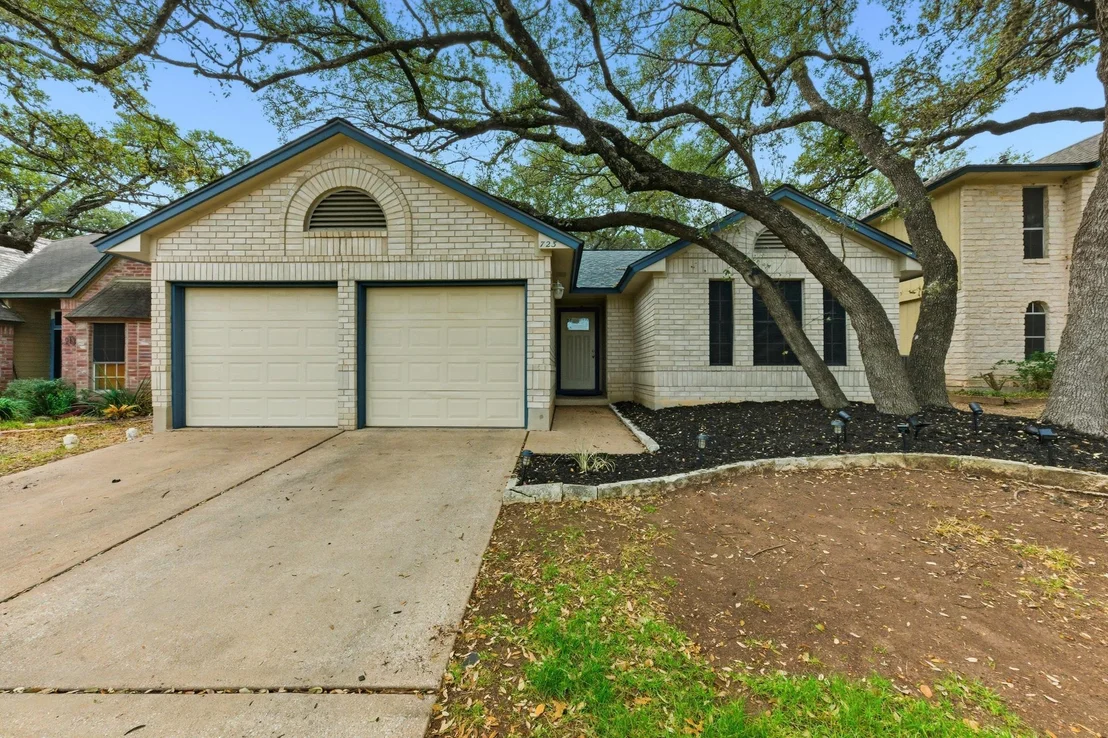Photo of 723 Shade Tree DR