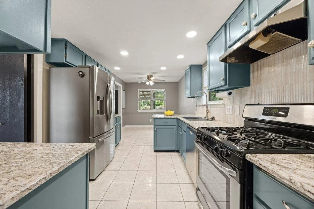 Photo of 1702 Oakridge DR