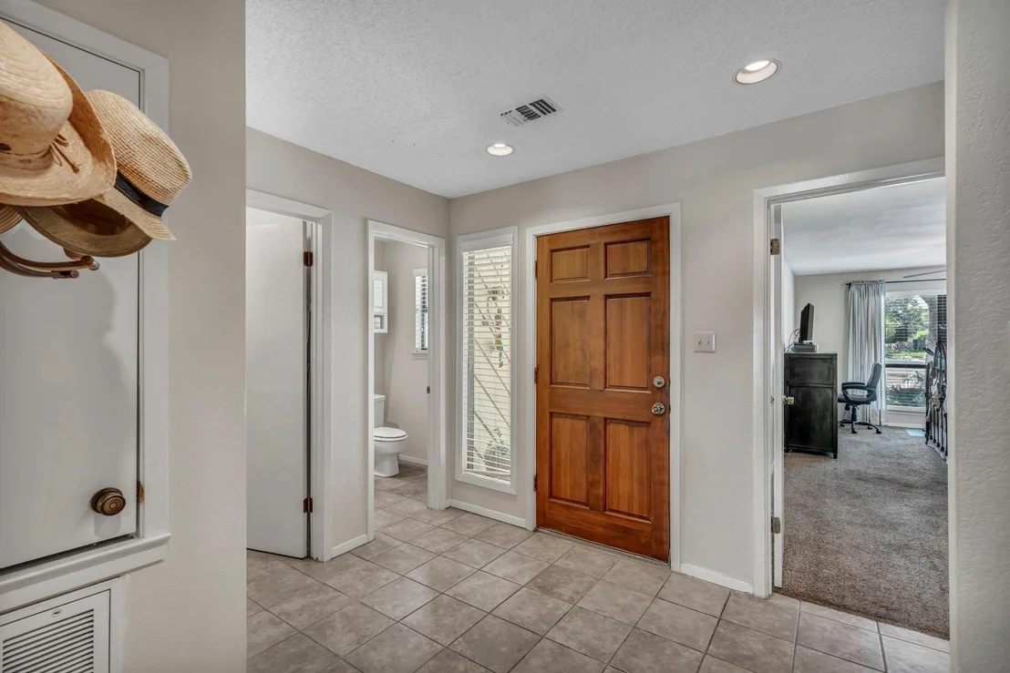 Photo of Unit 7 at 307 Crestview