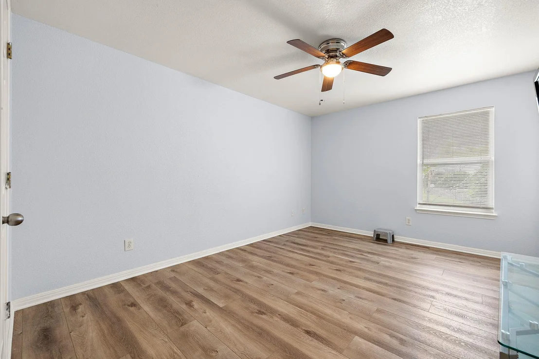 Photo of 16019 Dark LN