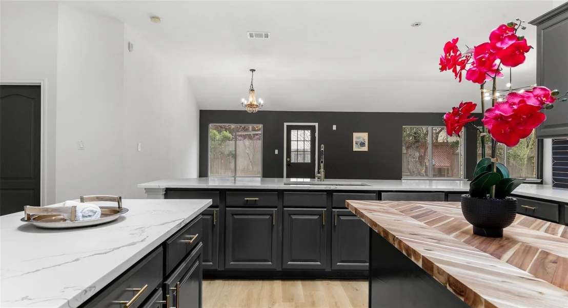 Photo of 2527 Crenshaw DR