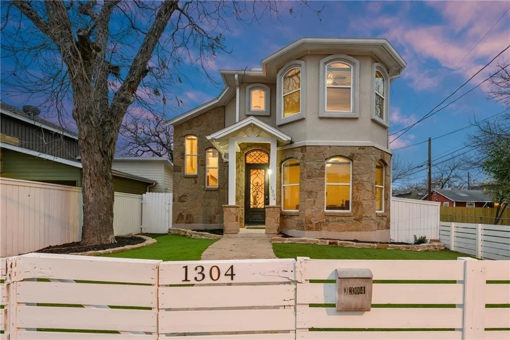 Photo of 1304 Leona ST