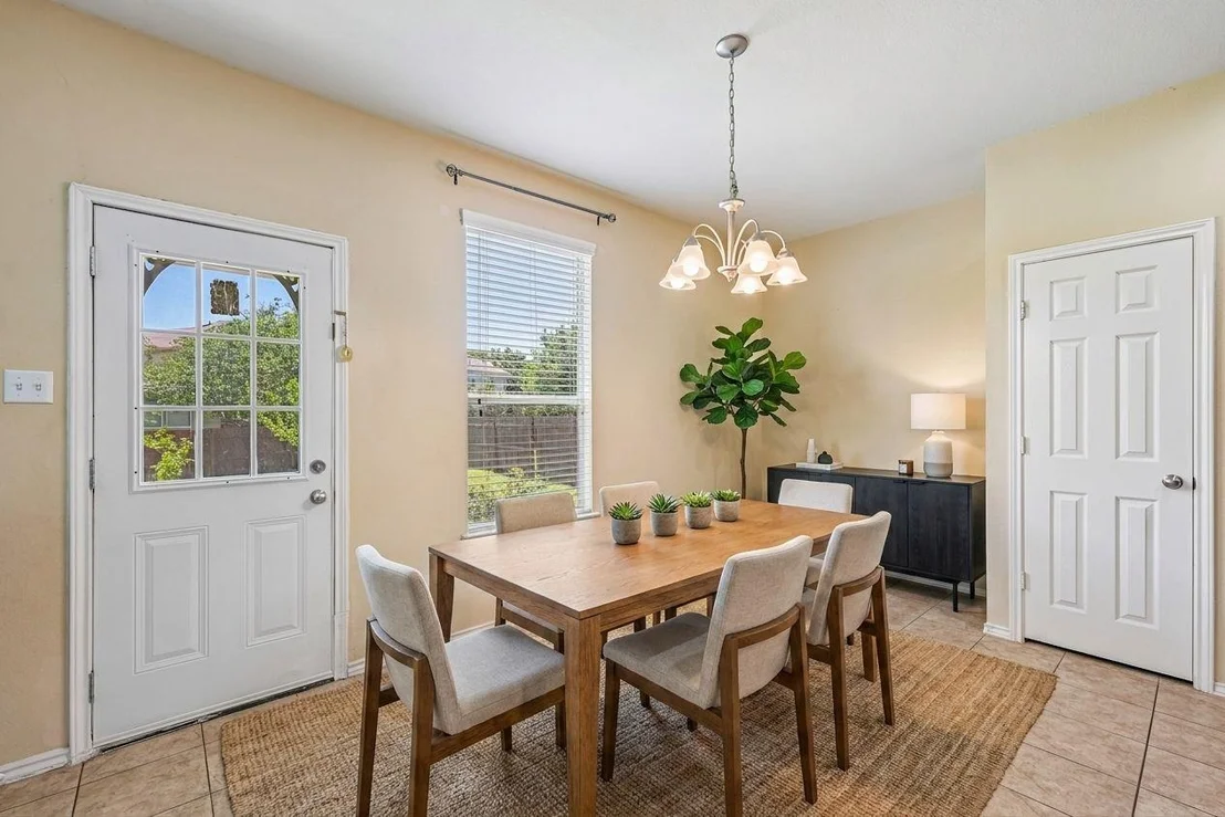 Photo of 140 Lynn Crest BND