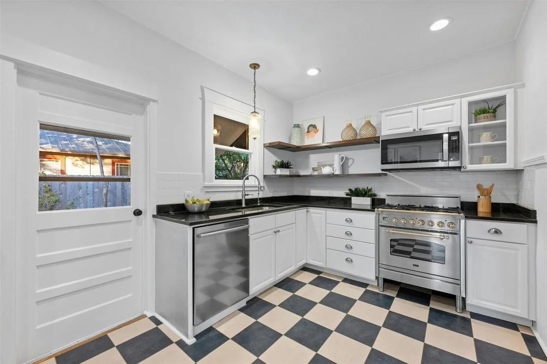Photo of 3505 West Ave
