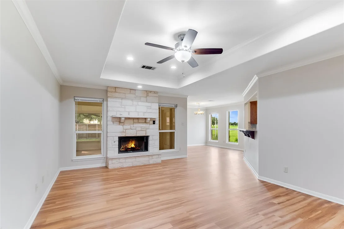 Photo of 220 Fox XING