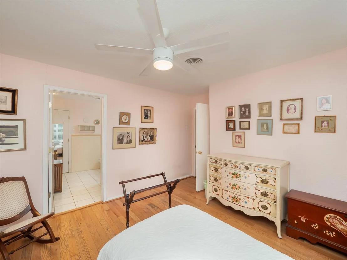 Photo of 700 Lewis DR