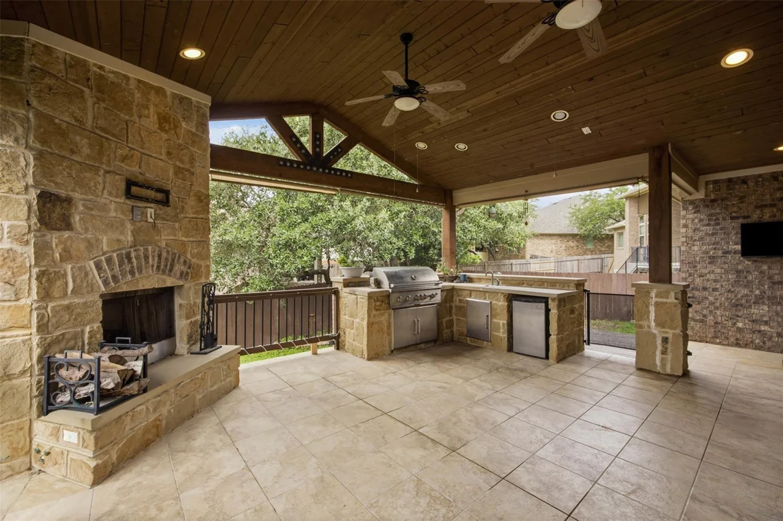 Photo of 1016 Winding Way DR