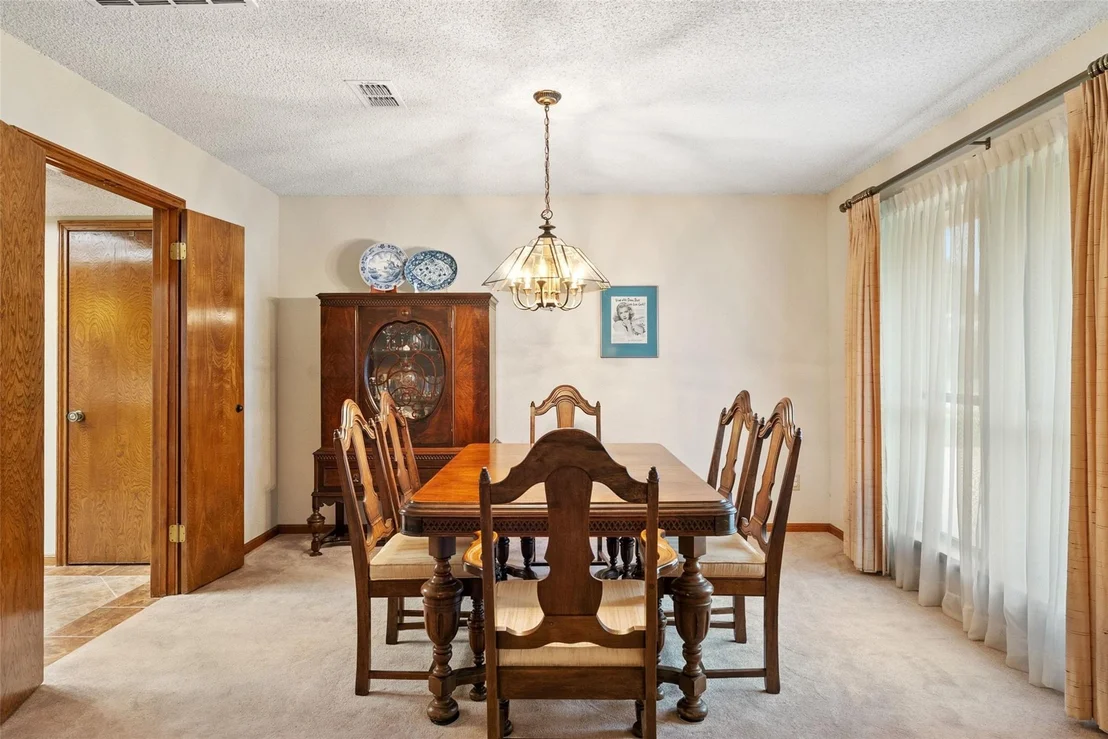 Photo of 1409 Thaddeus CV