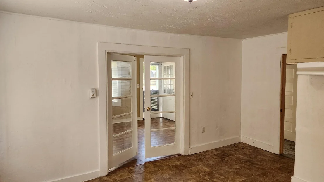 Photo of 413 N Avenue D Ave