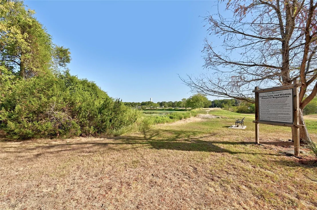 Photo of 329 Cullen BLVD