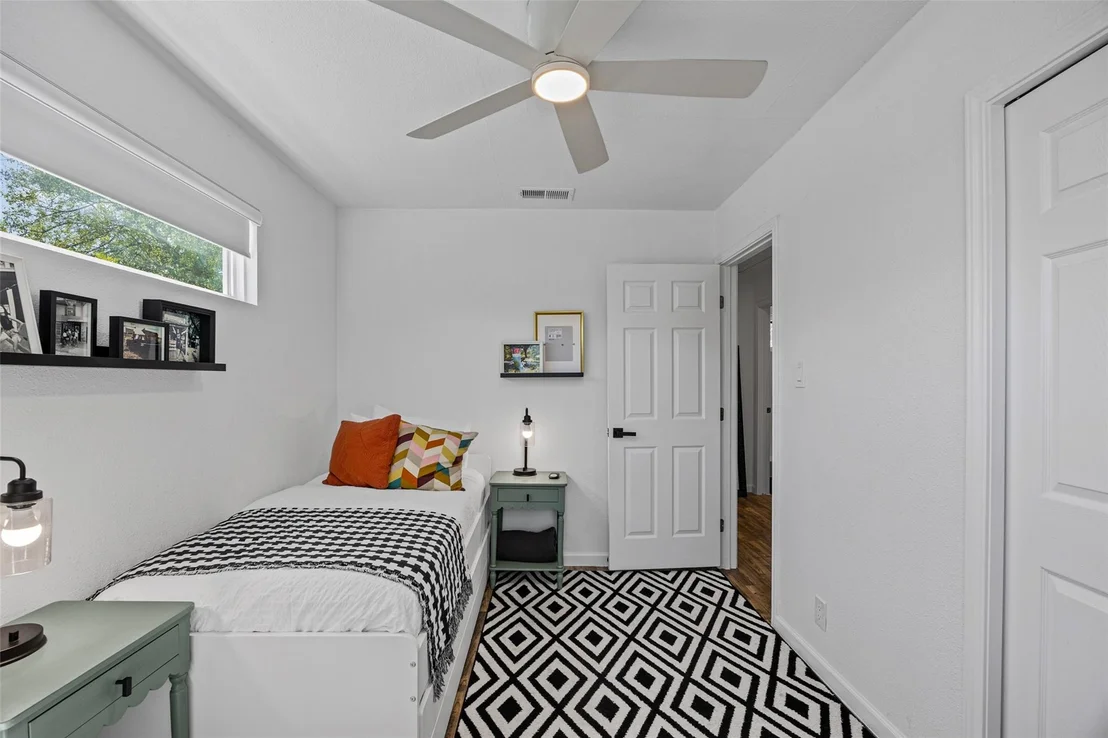 Photo of 1101 Kenyon DR