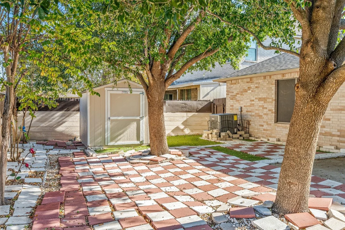 Photo of 910 Yellowstone DR